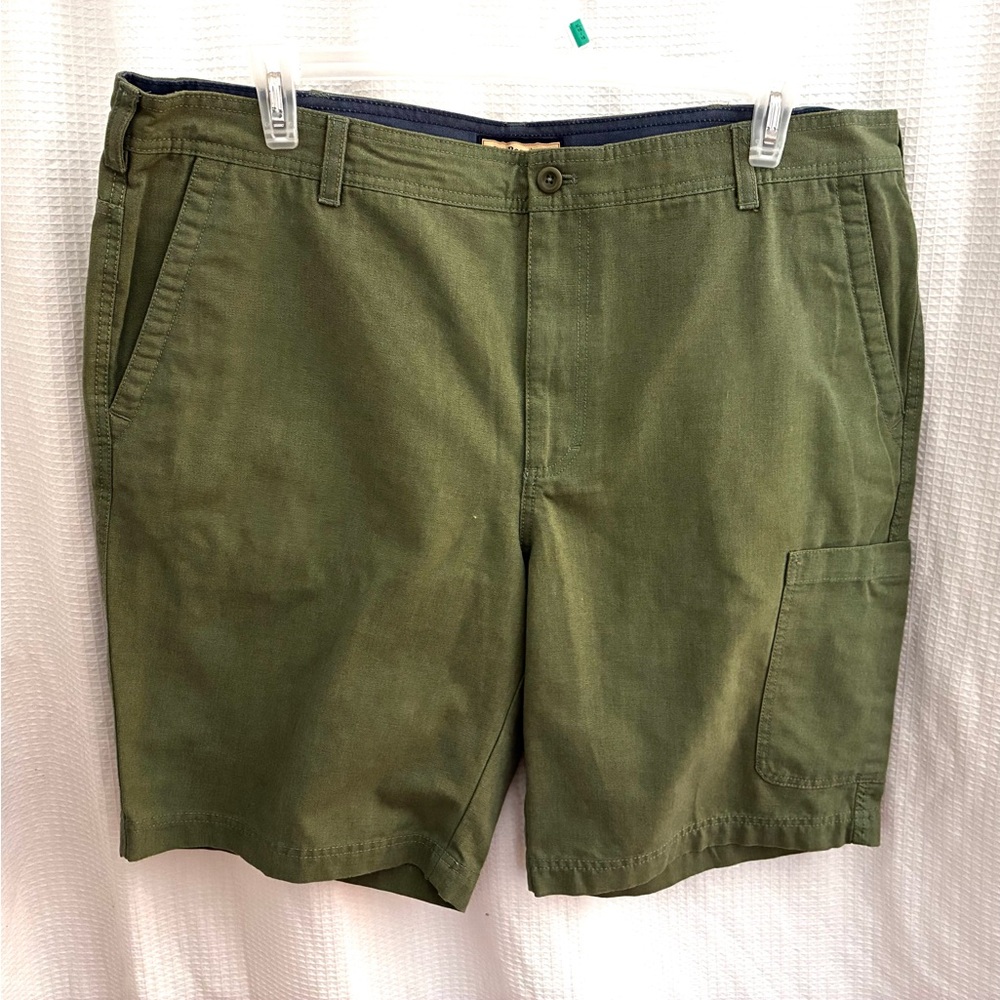 G H Bass & Co men’s green cargo shorts size 42/ NWOTG